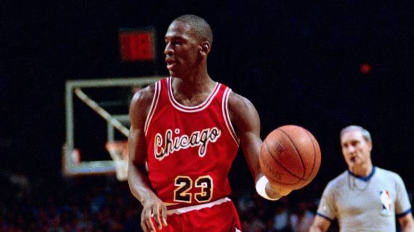 Playera de Michael Jordan alcanza millonaria oferta en subasta