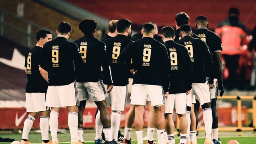 ¡Fuerza Raúl Jiménez! Wolves luce camiseta en apoyo al mexicano (FOTO)