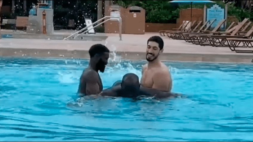 VIDEO VIRAL: así le enseñaron a nadar al jugador más alto de la NBA