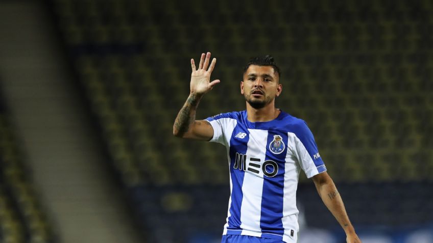 Tecatito Corona tendría nuevo equipo en la Premier League