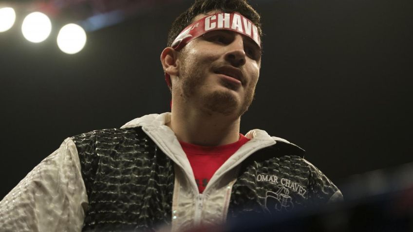 Omar Chávez, hijo de JC Chávez, con pistola y fajos de billetes antes de su pelea