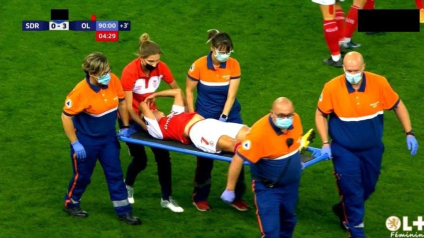 Brutal patada en la cara manda a jugadora al hospital (VIDEO)