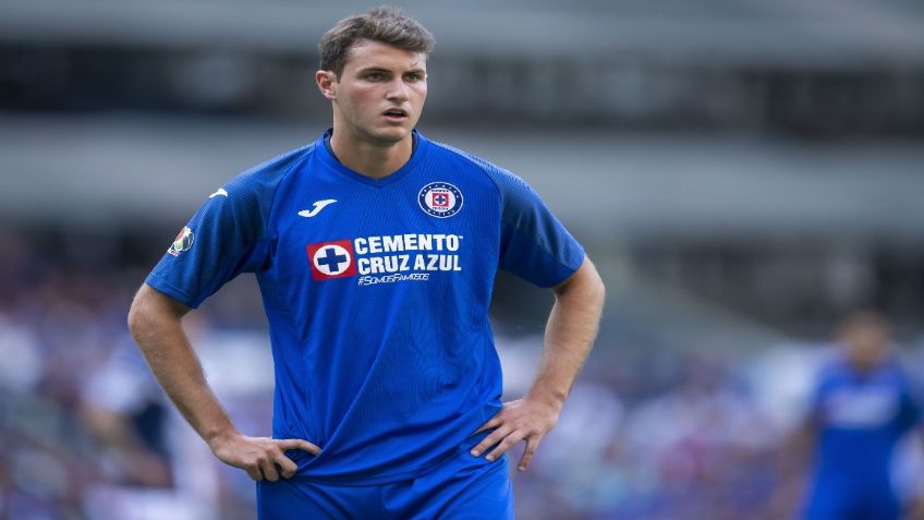 Carlos Albert arremete contra Santiago Giménez por convocatoria a Selección