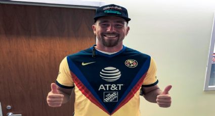 Travis Kelce presume su americanismo con nuevo jersey de las "Águilas" (VIDEO)