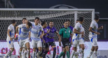 FMF causa polémica con aclaración del penal de Cabecita Rodríguez para Cruz Azul (VIDEO)