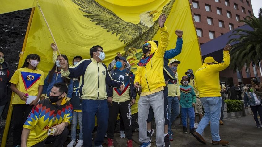 Pese al coronavirus, aficionados del América arman caravana rumbo al Estadio Azteca