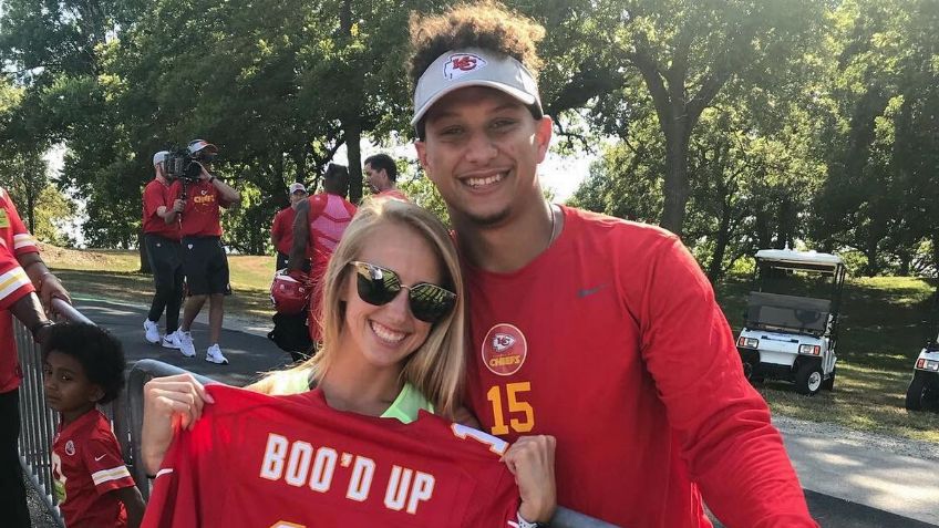 Así se comprometió Patrick Mahomes con su novia en estadio de los Chiefs