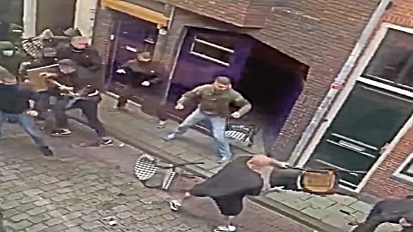 Feroz pelea entre barras del Groningen y el Bielefeld en Países Bajos (VIDEO)