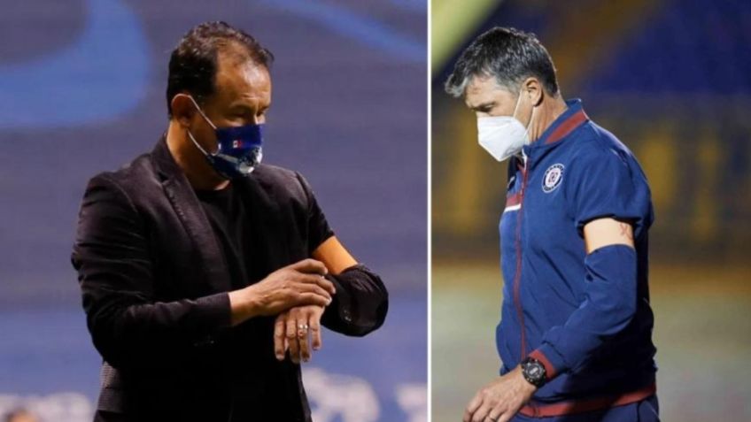 Aficionados de Cruz Azul cuestionan a Juan Reynoso y lo comparan con Siboldi