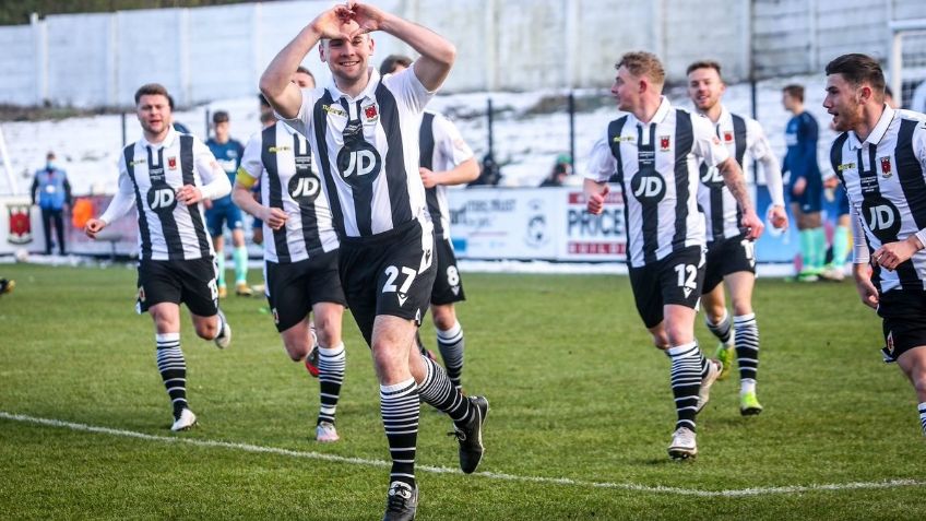 VIDEO VIRAL: Jugadores cantan como Adele tras ganar en la FA CUP