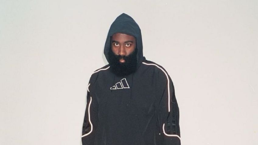 VIDEO: Ofrecen gasolina gratis por tirar jersey de James Harden a la BASURA