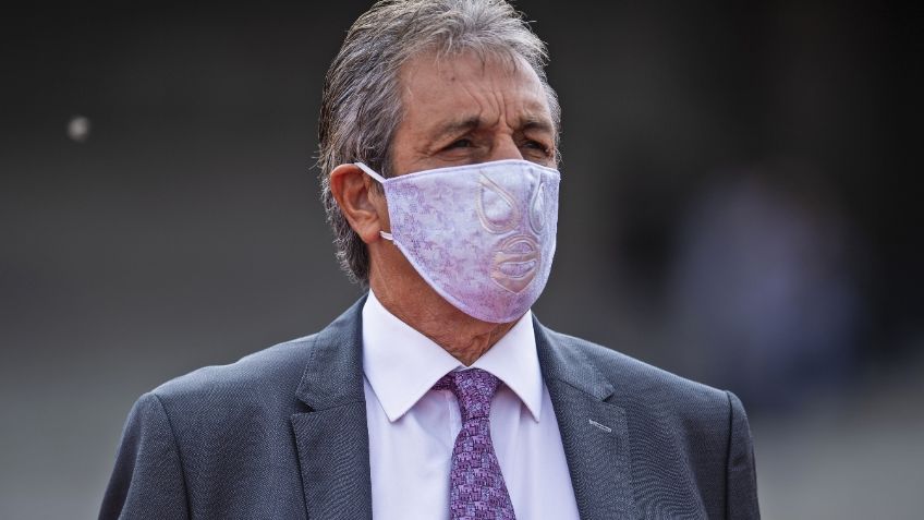 ¿Regalo de El Santo? Tomás Boy presume cubrebocas del Enmascarado de Plata (FOTO)