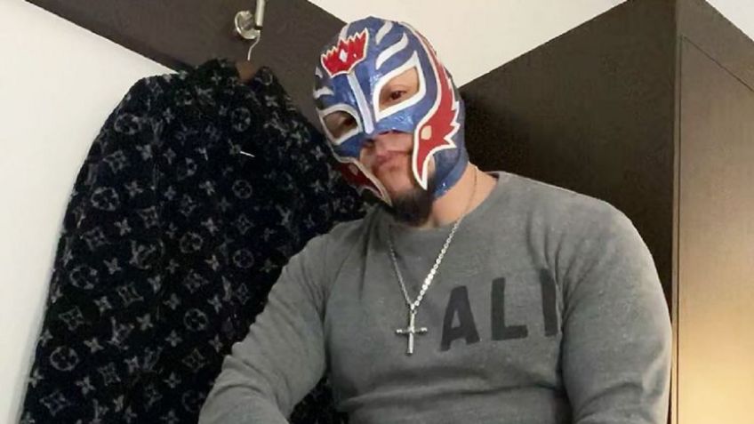 Rey Mysterio, sin máscara y con tequila en mano, celebra el año nuevo (VIDEO)