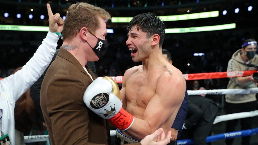 Ryan García realiza emotivo festejo con el Canelo Álvarez (VIDEO)
