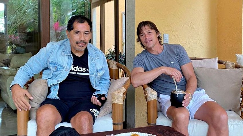 Almeyda tiene emotivo gesto con Benjamín Galindo, quien se recupera de un derrame