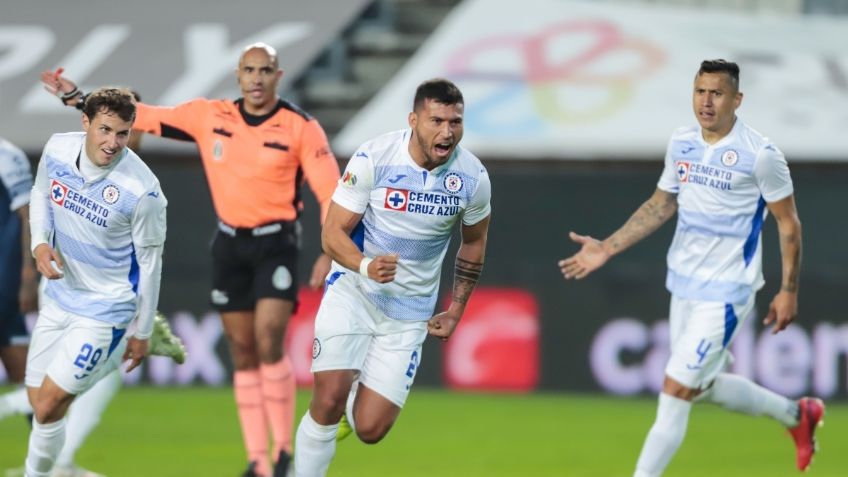 Cruz Azul despierta ante Pachuca 0-1 y sale de su crisis con Juan Reynoso