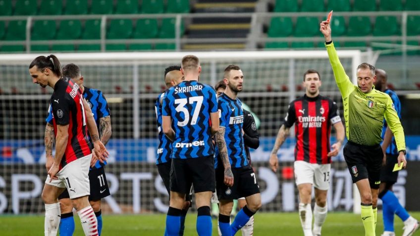 Inter remonta ante el Milan 2-1 y aprovecha la expulsión de Zlatan Ibrahimovic