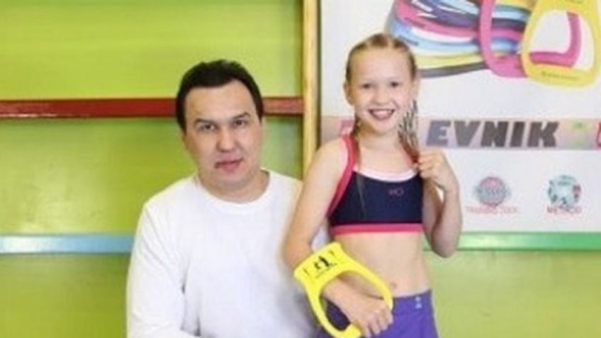 VIDEO VIRAL: Niña de 10 años DESTROZA un árbol practicando boxeo