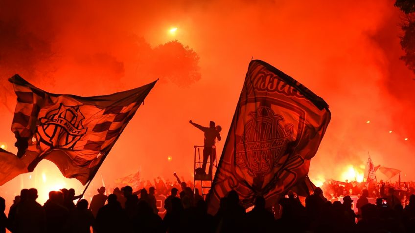 Afición de Olympique Marsella destroza e incendia instalaciones del club (VIDEO)