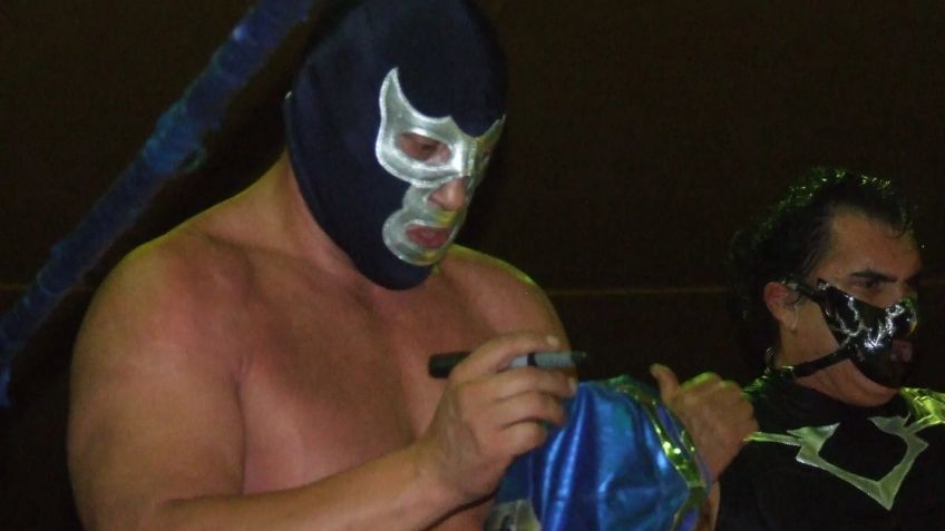 Blue Demon Jr. recauda fondos para niño con leucemia que usa su máscara