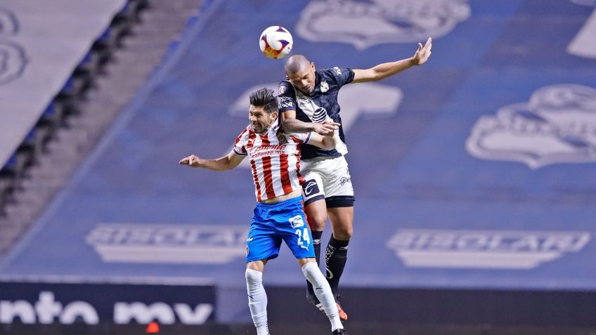 Chivas y Puebla inauguran el torneo con empate 1-1 en partido de altibajos