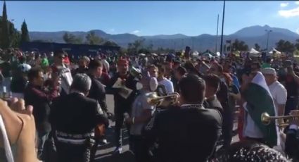 México vs Honduras: Fiesta de aficionados con mariachi en el Estadio Azteca (VIDEO)