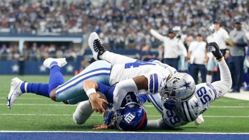 NFL: ¡Al hospital! El duro golpe que conmocionó a Daniel Jones en Cowboys vs Giants