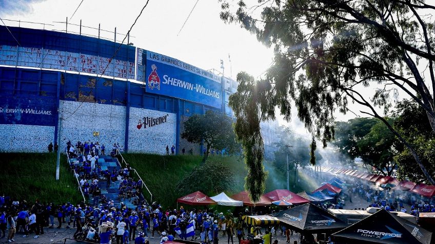 Selección Mexicana: Aficionados mexicanos fueron AGREDIDOS en El Salvador