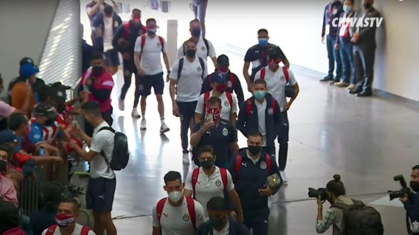 Liga MX: ¿Por qué los jugadores de Chivas llegaron a pie al estadio ante Toluca?