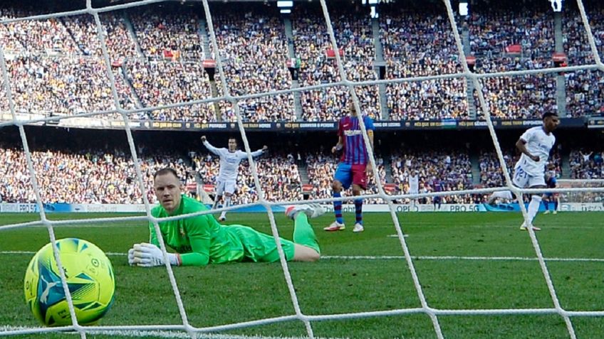 El FC Barcelona todavía extraña a Messi y cae en casa 2-1 contra el Real Madrid