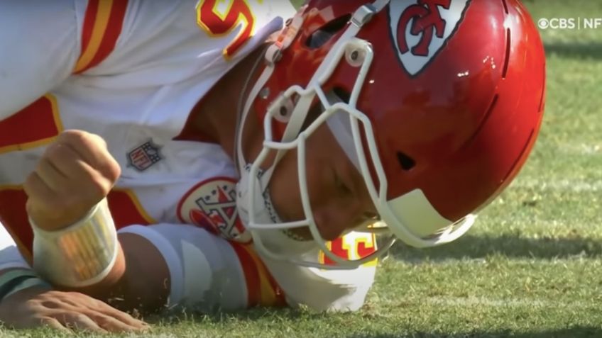 NFL: Patrick Mahomes y su escalofriante lesión de cuello en el Chiefs vs Titans (VIDEO)