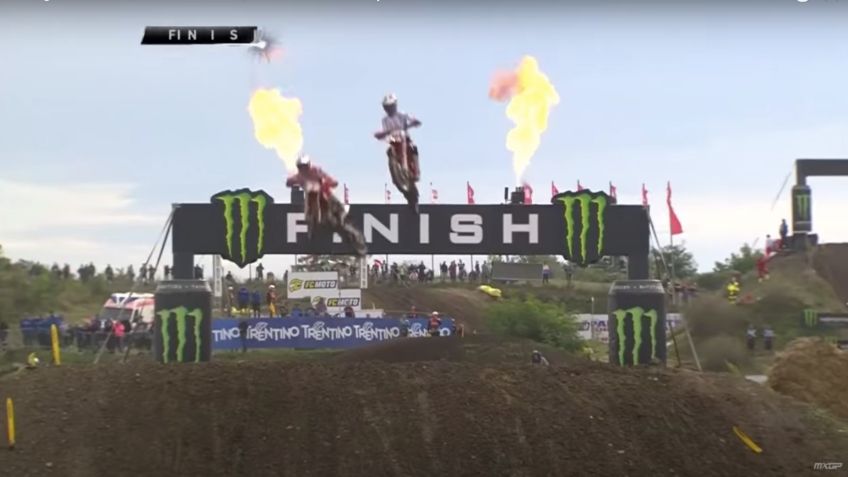 Dramático final en GP de Alemania: dos pilotos chocan en el aire tras cruzar la meta