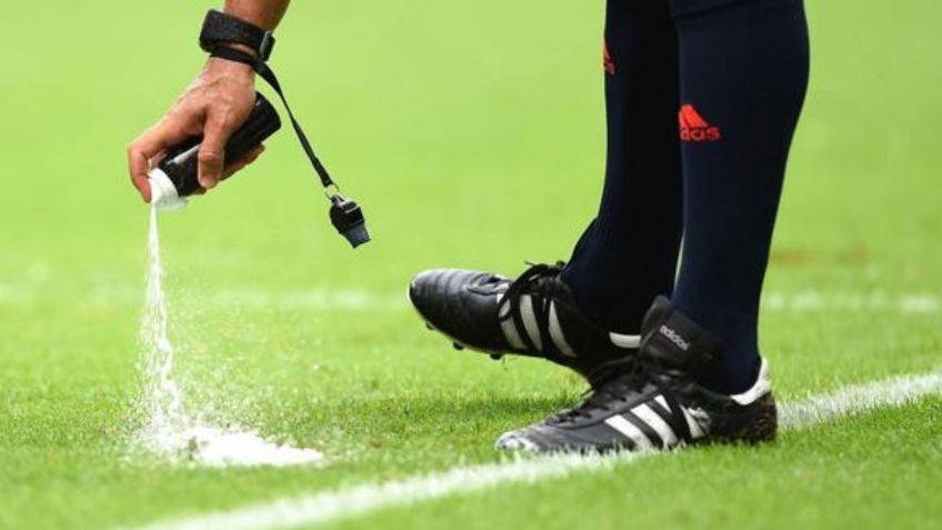 FIFA: La millonaria demanda que debe pagar al creador del aerosol para árbitros