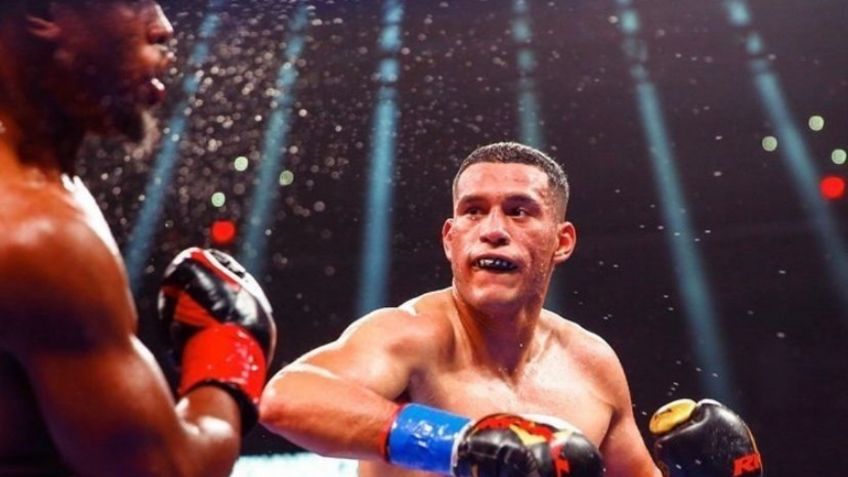 Canelo Álvarez recibe dura crítica del padre de David Benavidez