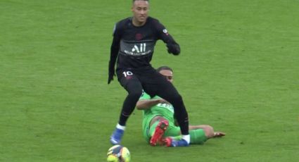 Neymar sufre escalofríante lesión en triunfo del PSG sobre el Saint-Étienne (VIDEO)