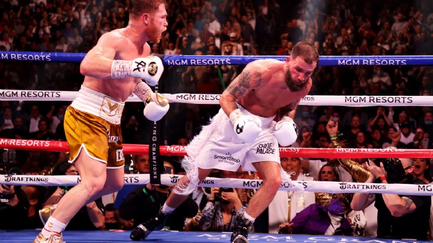 Así se vio en cámara lenta el BRUTAL golpe de Canelo Álvarez a Caleb Plant (VIDEO)