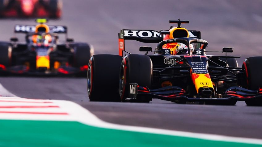 'Checo es una leyenda'; Max Verstappen alaba trabajo de Pérez sobre Hamilton (VIDEO)