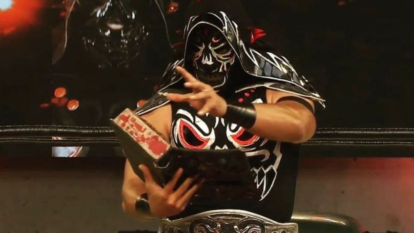 ¿Cuál es el estado de salud de La Parka Negra tras golpe que lo dejó inmóvil? VIDEO