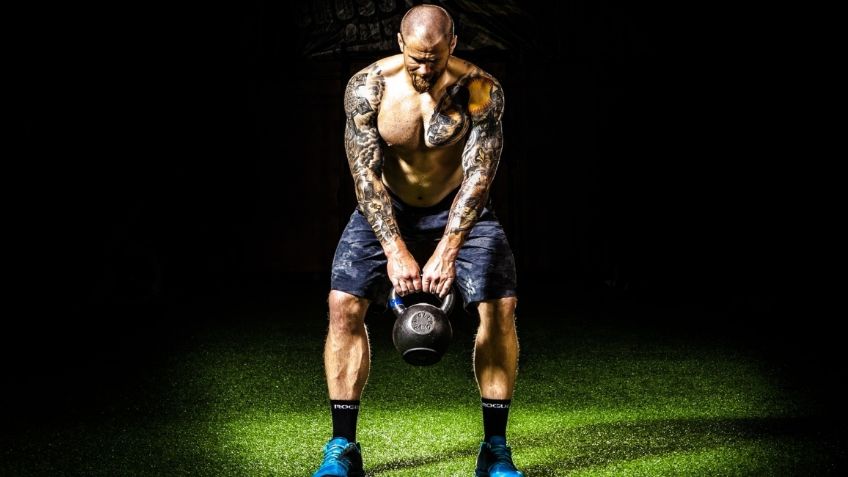 Gimnasio en casa: aprende a hacer pesas rusas y cuerda para entrenar