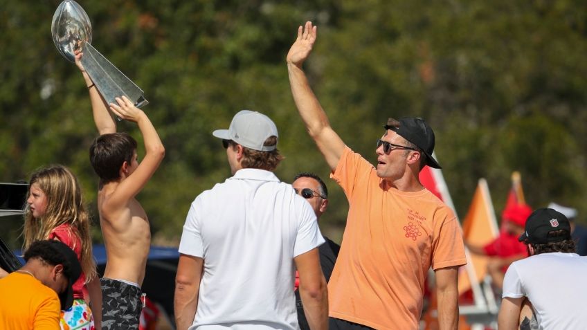 Tom Brady festeja en yate de 43 millones de pesos el Super Bowl (VIDEO)