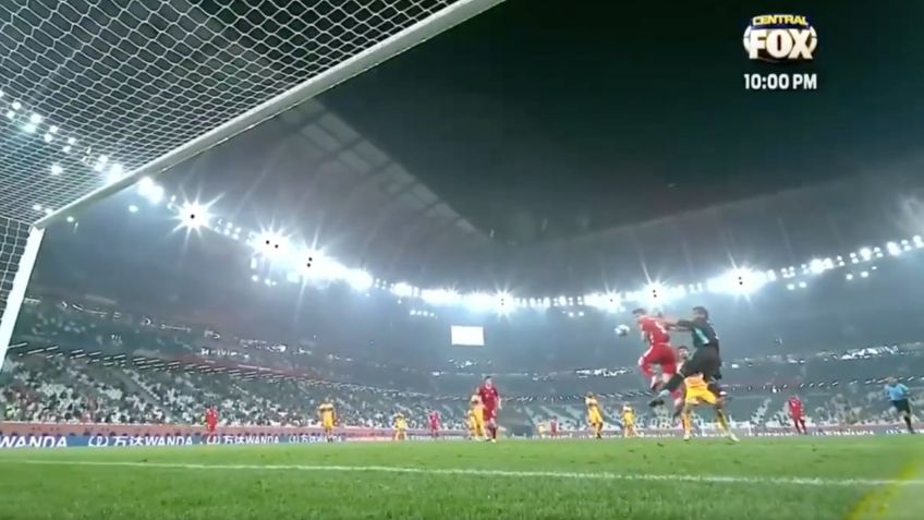 Reclaman mano de Lewandowski en el gol del Bayern Munich vs Tigres (VIDEO)