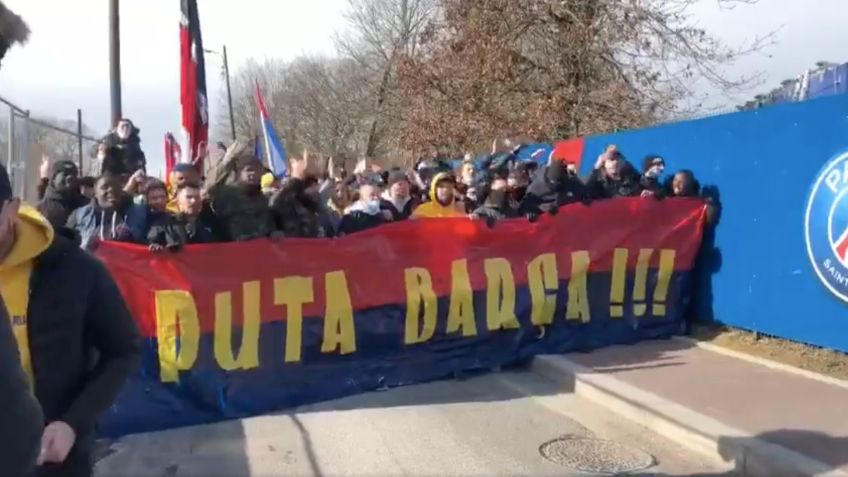 Aficionados del PSG intimidan al Barcelona con cánticos y pancartas (VIDEO)