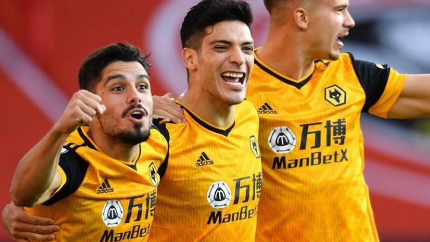 Raúl Jiménez recibe mensaje y regalo del luchador Cinta de Oro (FOTO)