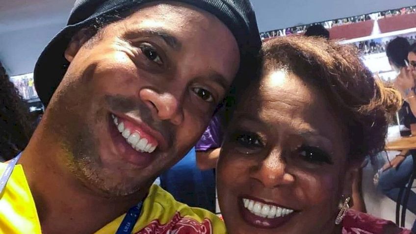 Ronaldinho estremece con un homenaje a su madre y le graba un video