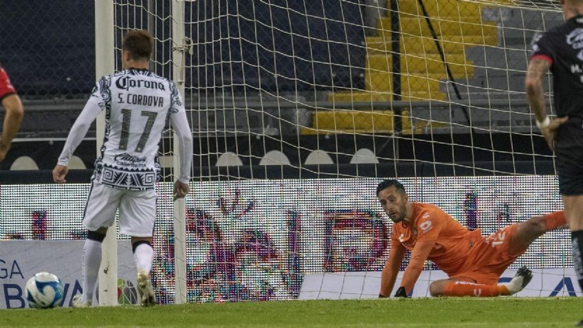 ¡Tremendo! Córdova y Martín cobran penal a lo Messi y Suárez en el América vs Atlas