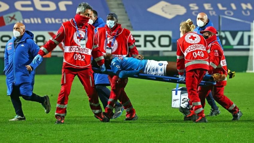 Hospitalizan a compañero del Chucky Lozano por fuerte golpe en la cabeza (VIDEO)