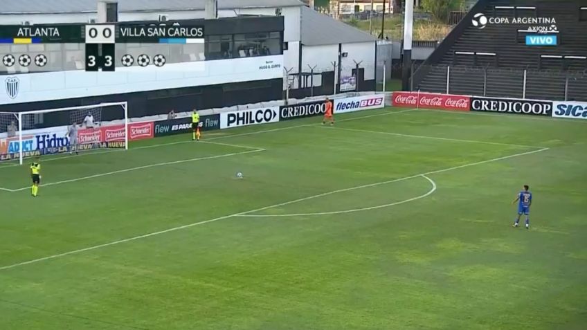 ¡Ridículo en Copa Argentina! Futbolista toma carrera de 30 metros y falla penalti (VIDEO)