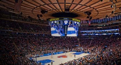 Vuelven aficionados a un partido de los Knicks en el Madison Square Garden