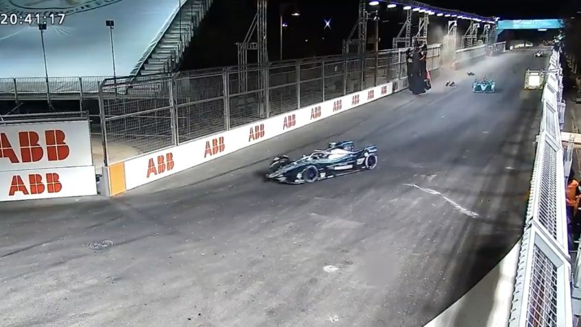 Impresionante accidente en Fórmula E: Auto vuela por los aires y queda de cabeza (VIDEO)