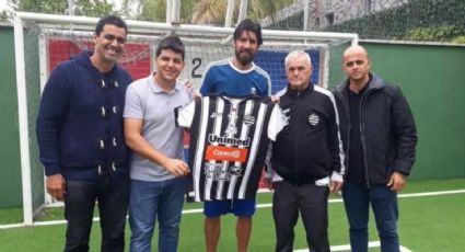 Loco Abreu firma con el Athletic de Brasil, el ¡club 30 de su carrera!